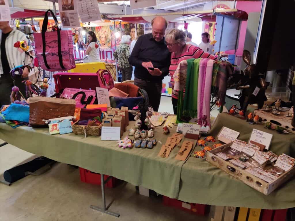 Wereldwinkel medewerkers op de braderie